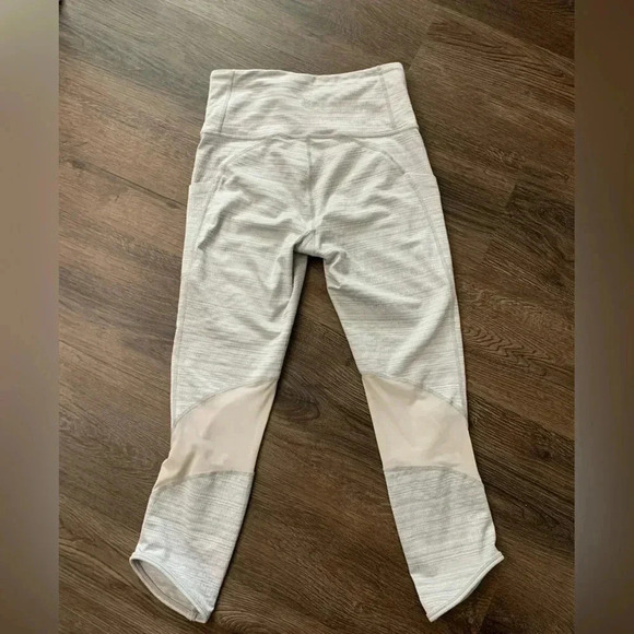 Athleta High Rise Jacquard Mesh Chat to Town Capri Leggings size XS - Picture 6 of 8